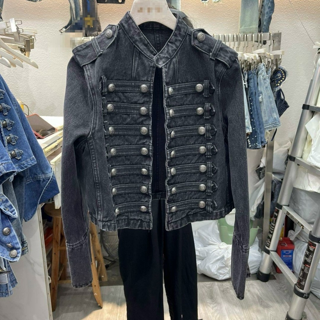 джинсовая куртка,джинсовая куртка женская,куртка женская модная,женская двубортная куртка в стиле милитари,короткая куртка