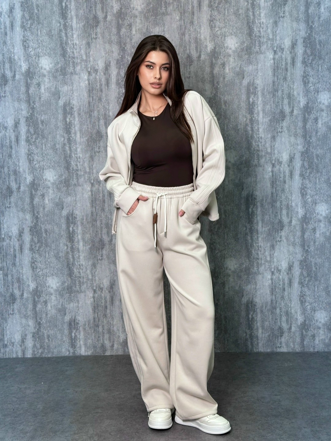 брючный костюм,костюм бежевый,костюм женский,костюм трикотажный,костюм тройка женский