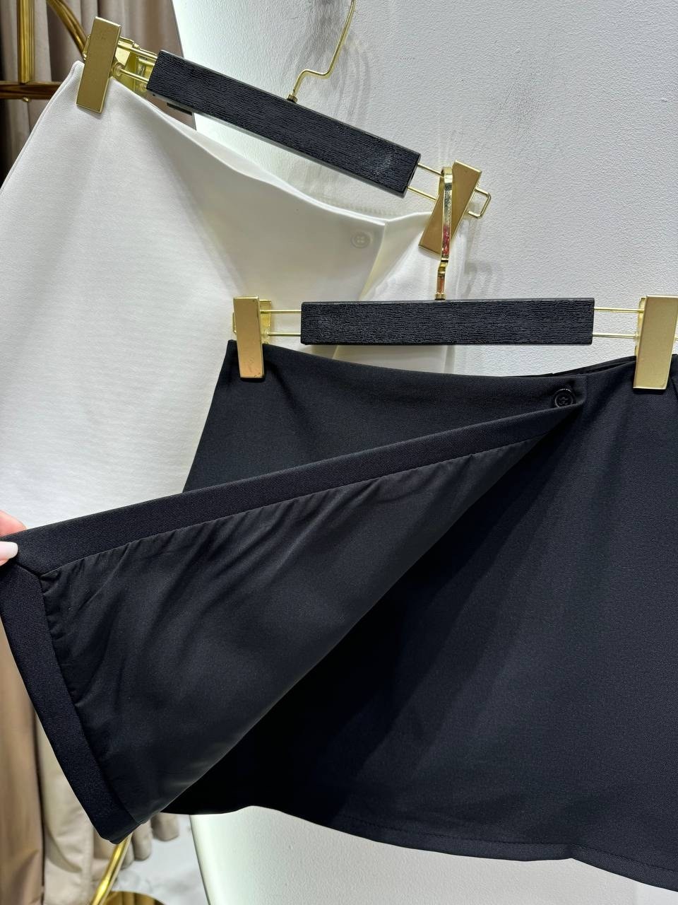 повседневная женская блузка,юбка замшевая,модные наряды,женская блузка 2026