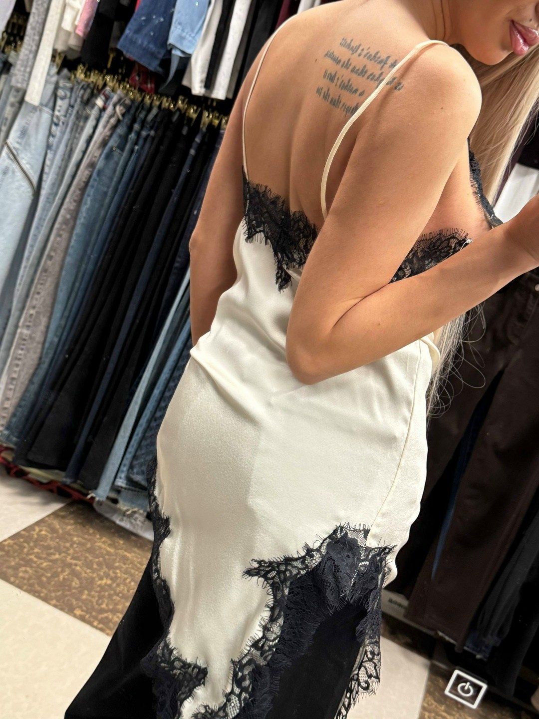 майка с кружевами,топ с кружевом,топ шелковый с кружевом,стильное