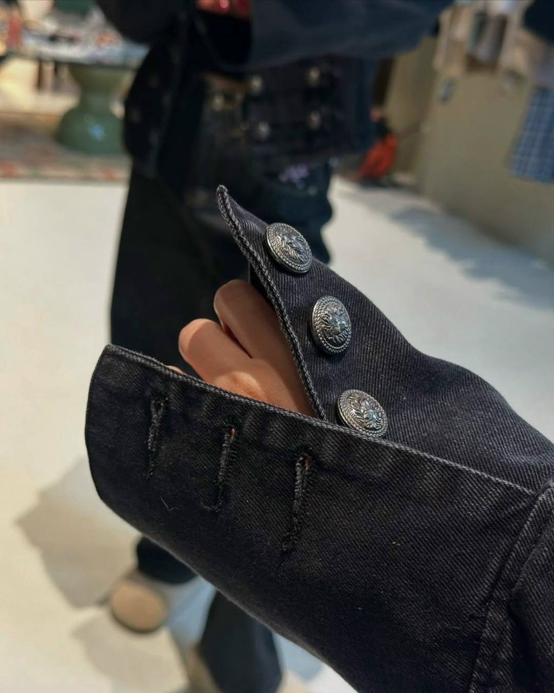 джинсовая куртка,джинсовая куртка женская,куртка женская модная,женская двубортная куртка в стиле милитари,короткая куртка