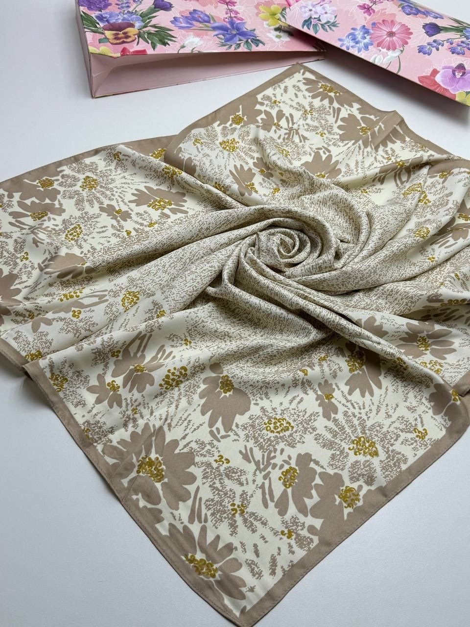 платки шелковые,платок женский шелковый,женские платки,новинки платок,брендовый платок