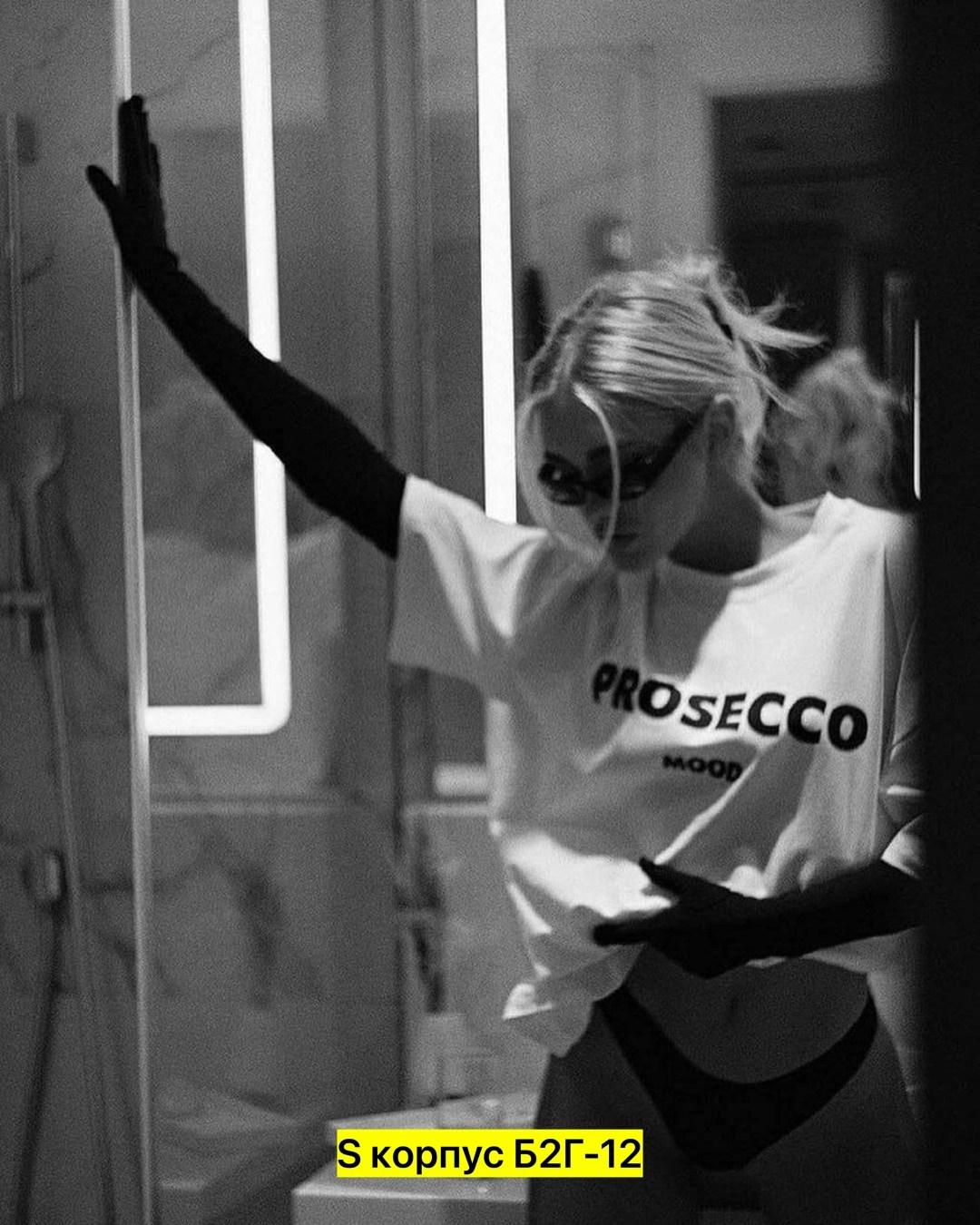 футболки женская,футболка женская оверсайз,футболка свободного кроя,футболки оверсайз,платье футболка с ботфортами