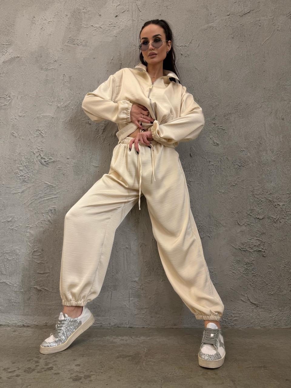 бежевый костюм,костюм женский спортивный,женский костюм,спортивный костюм,костюм трикотажный