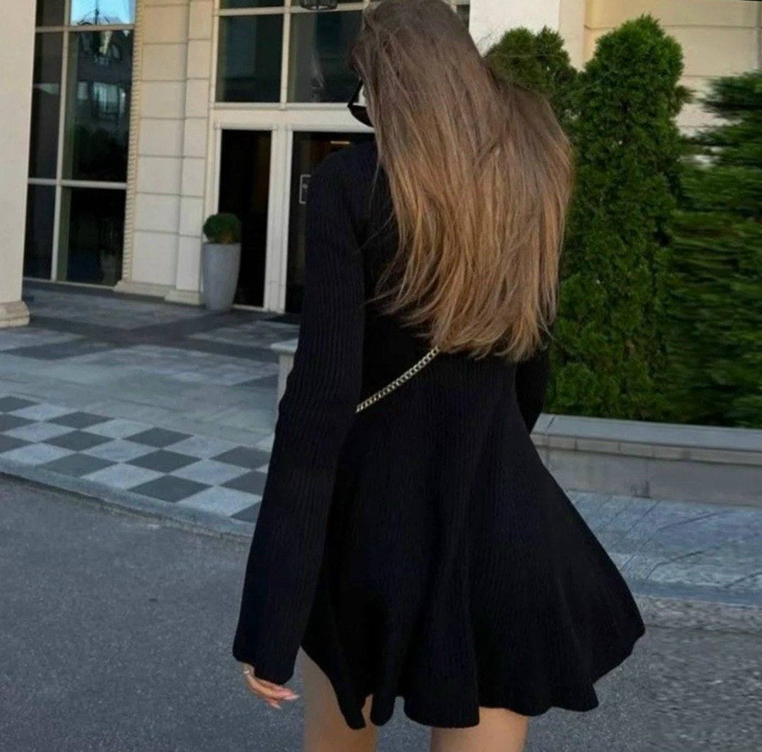 расклешенное черное платье с длинными рукавами,платье черное,короткое черное платье с длинным рукавом,трикотажное платье,стильное платье
