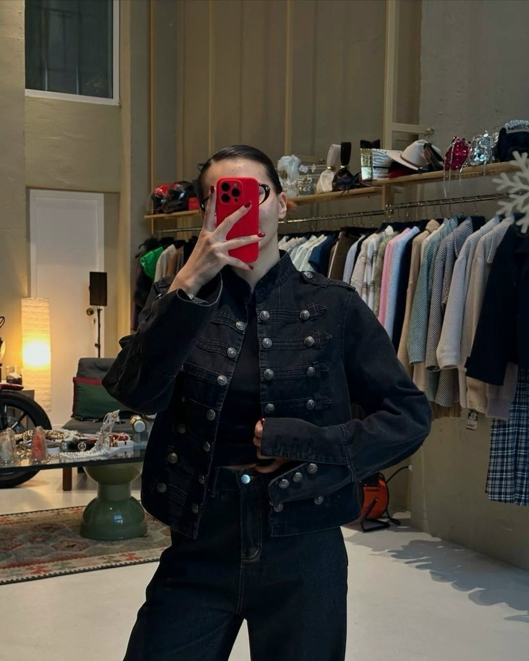 джинсовая куртка,джинсовая куртка женская,куртка женская модная,женская двубортная куртка в стиле милитари,короткая куртка