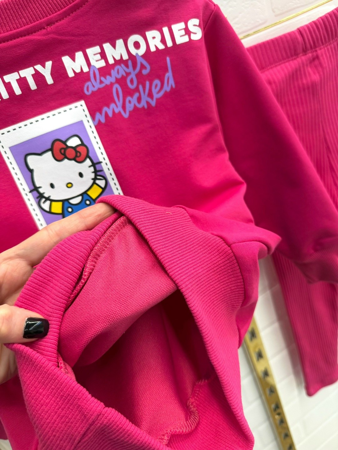 розовый свитшот oversize с принтом hello kitty для девочки,розовый свитшот с принтом hello kitty gloria jeans,кофта хелло китти,розовый свитшот с принтом hello kitty для девочки,кофта кити