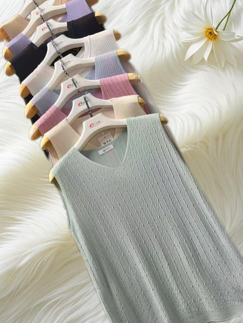 женский вязаный жилет,вязаные жилеты,трикотажный жилет,жилет,жилетка