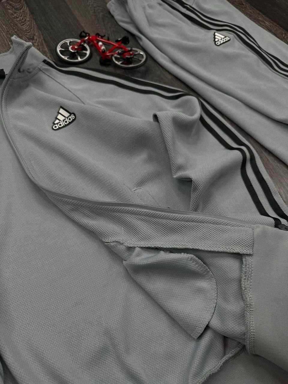 мужской спортивный костюм adidas,спортивный костюм adidas,мужской спортивный костюм адидас серый,мужские спортивные костюмы,костюм спортивный адидас