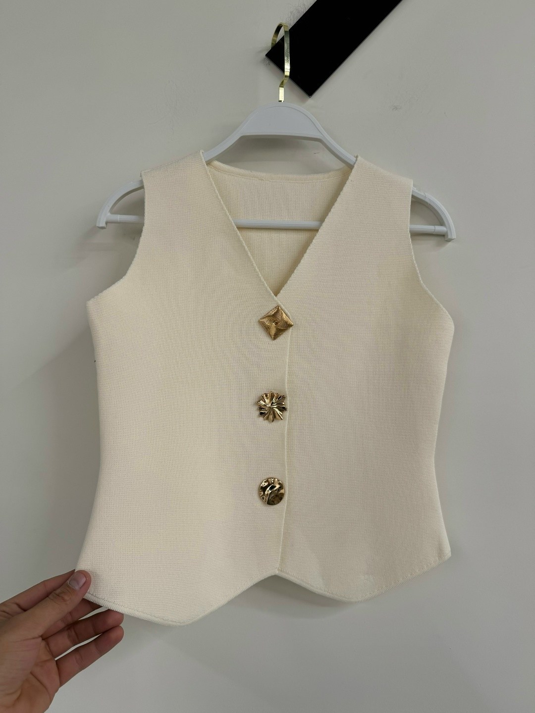 жилетка женская,жилет женское,жилет для женщин,жилет приталенный,жилет на пуговицах