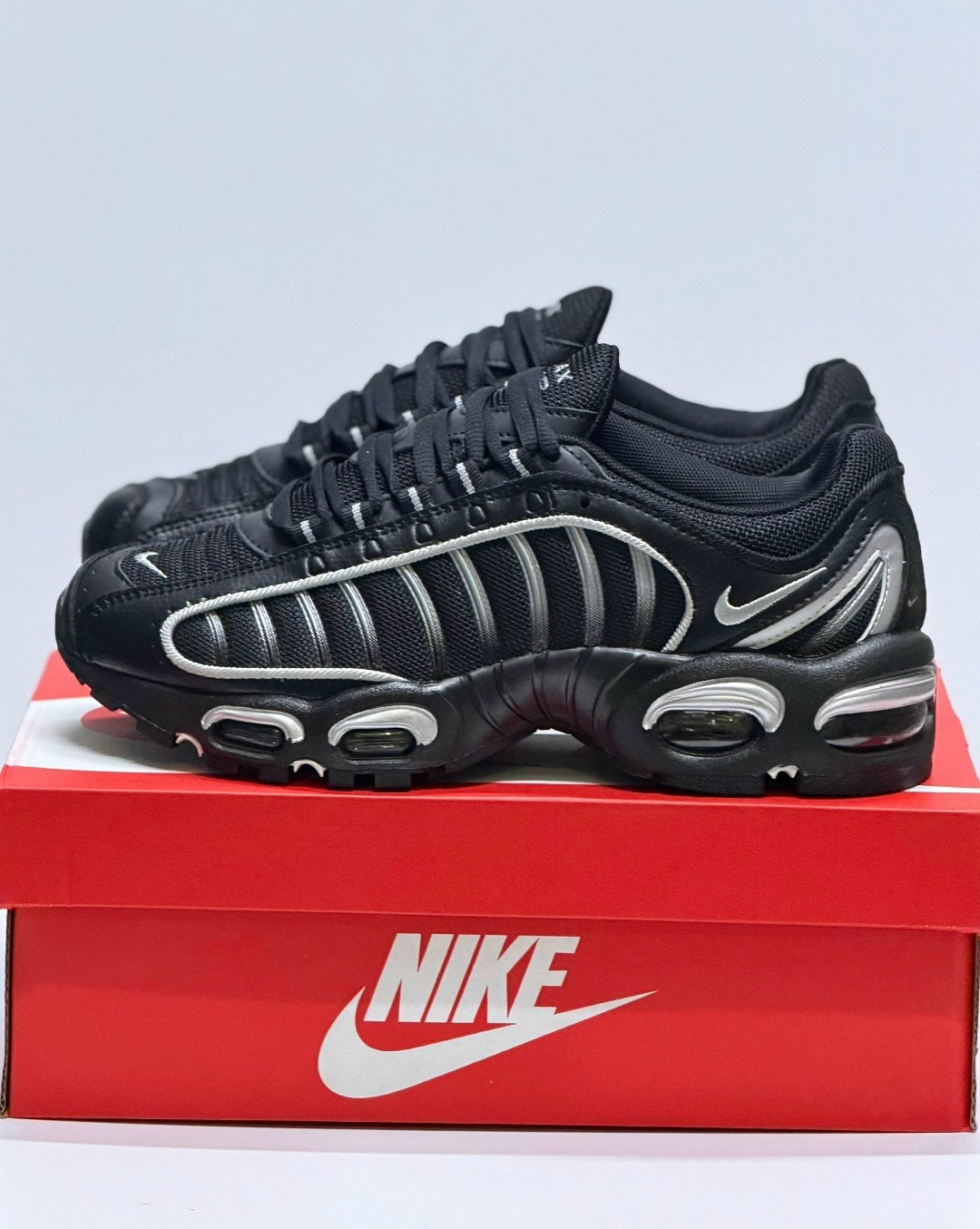 кроссовки nike air max tailwind iv,nike air max tailwind 4 black and silver,nike air max tailwind 4 black silver aq2567 003,nike air max tailwind 4 black,кроссовки nike air max tailwind 4