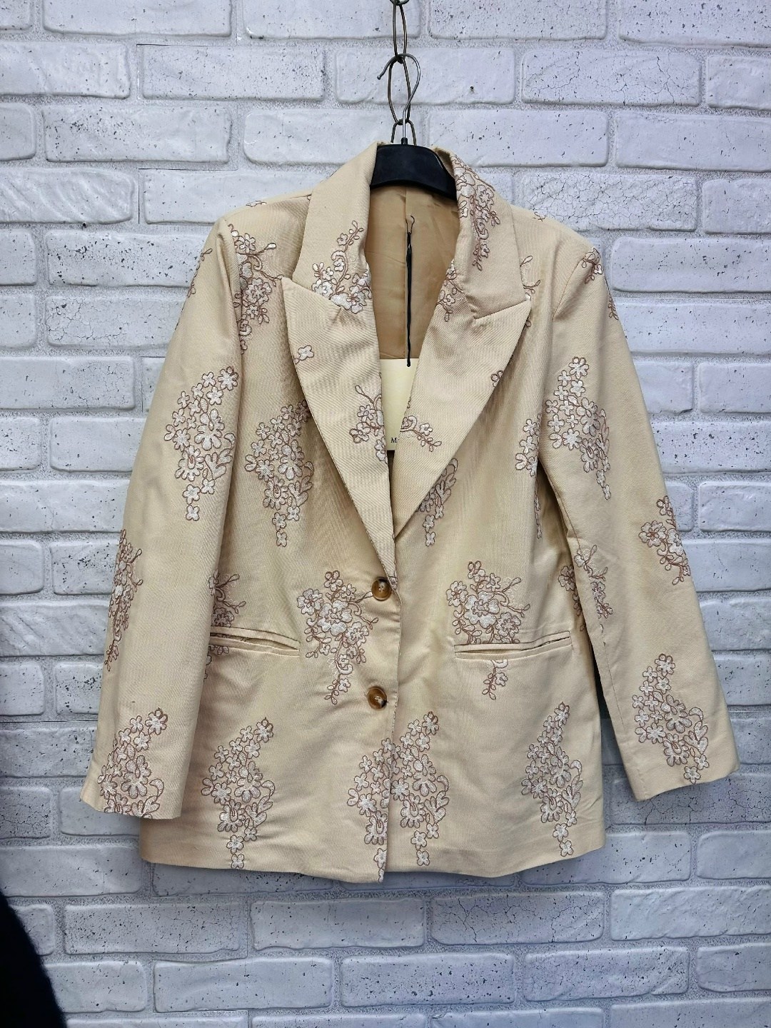 жакет с вышивкой,жакет,дизайнерский пиджак с росписью «фрида кало»,пиджак с вышивкой,льняной женский костюм с вышивкой ришелье