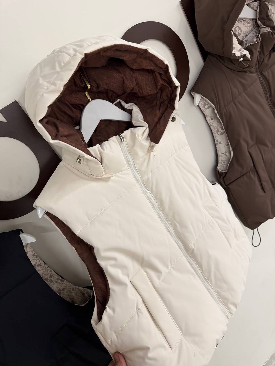 жилетка женская,женские жилеты,жилет,теплый жилет,жилет с капюшоном