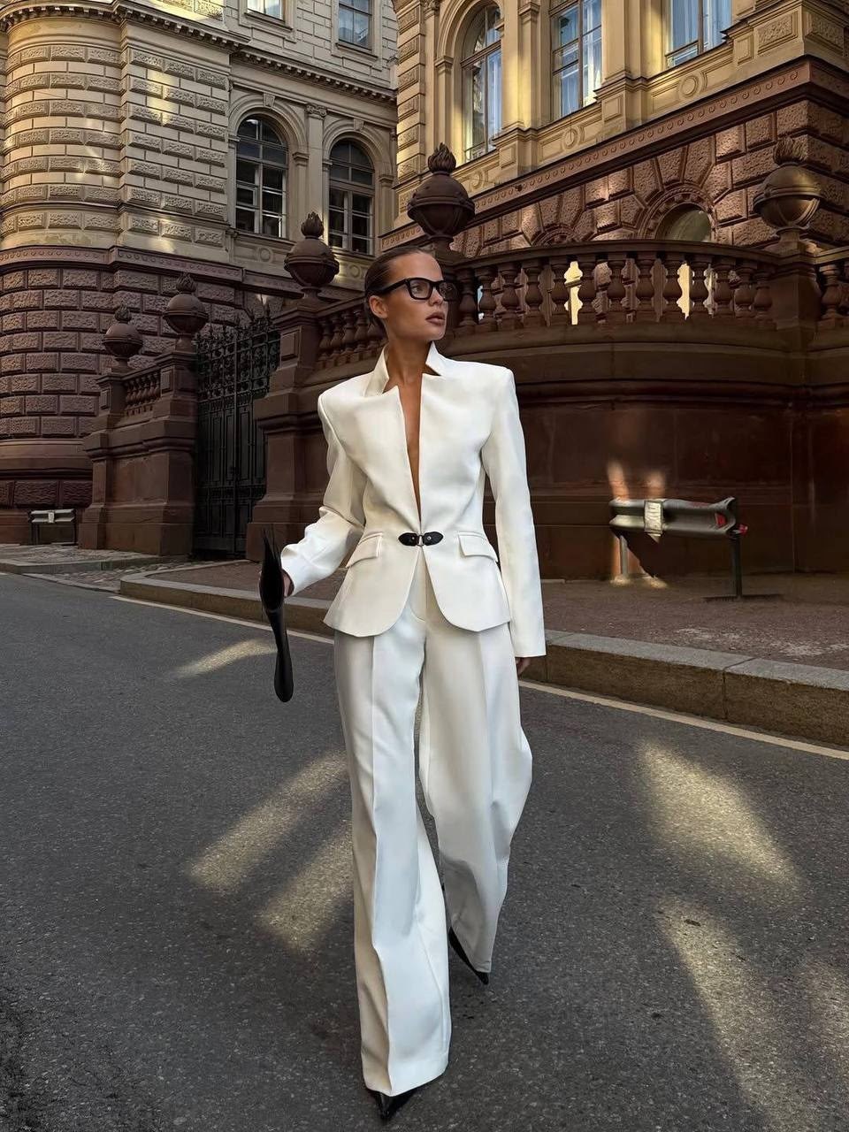 белый брючный костюм,брючный костюм женский,белый костюм,женский костюм