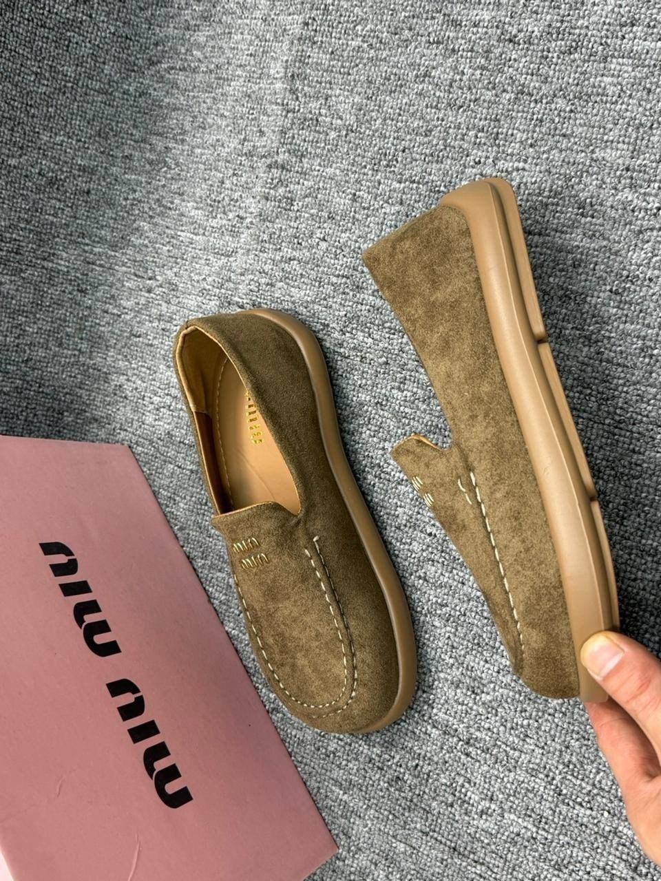 замшевые лоферы,лоферы miu miu,,лоферы из натуральной замши,лоферы miu miu на высокий подошве