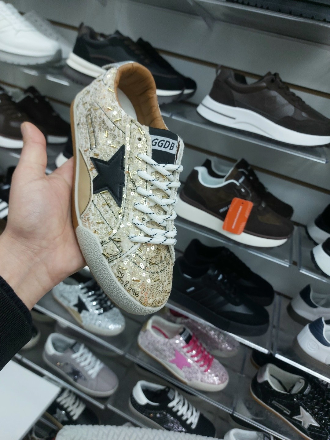 golden goose кеды baskets superstar с блестками серый,кеды зимние с натуральным мехом golden goose premium shoes,golden goose кроссовки,кеды golden goose superstar,кеды golden goose