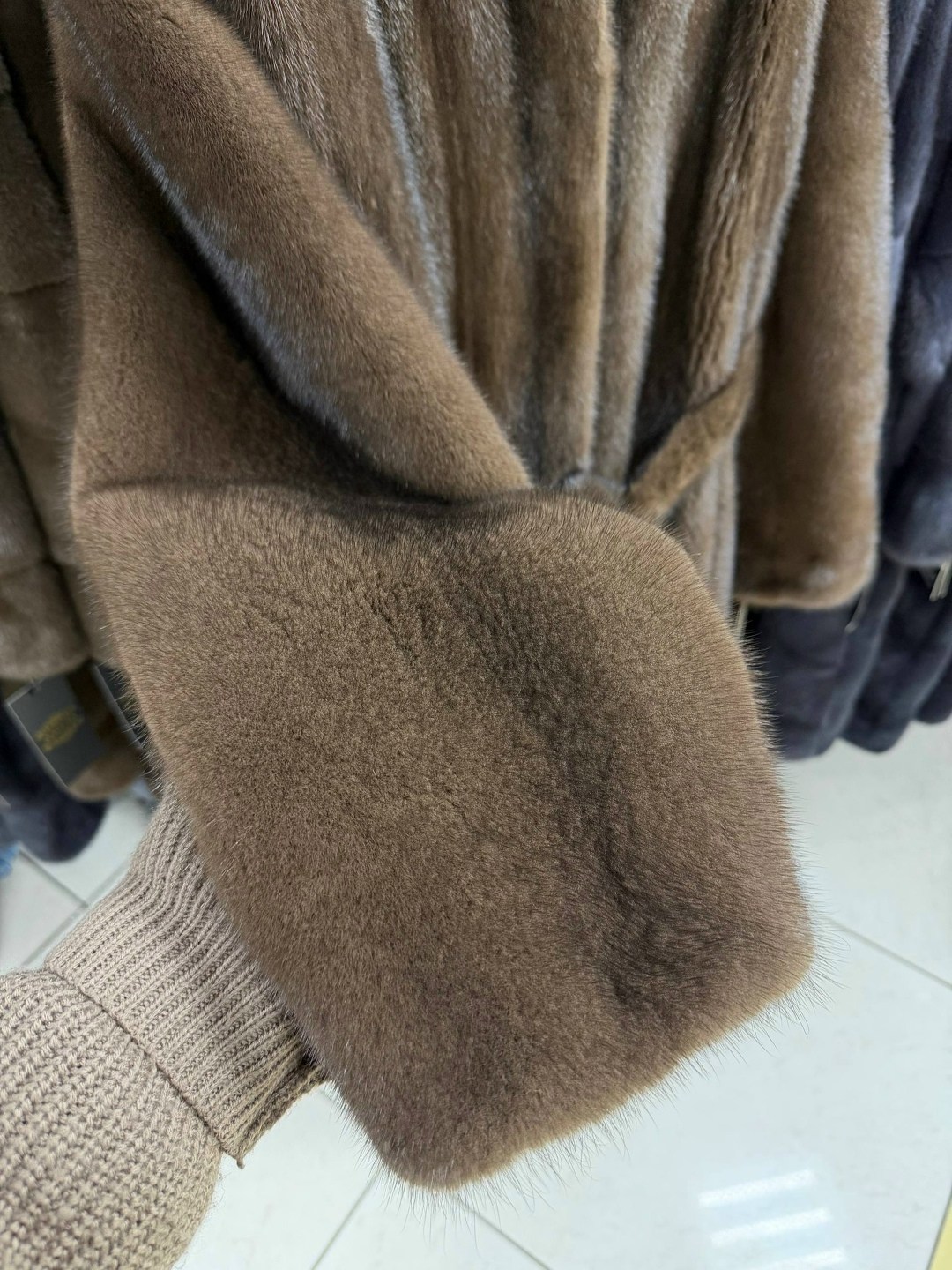 норковая шуба nafa натурального коричневого цвета,норковая шуба,шуба норка,шуба норковая длинная lorafur,норковая шуба халат