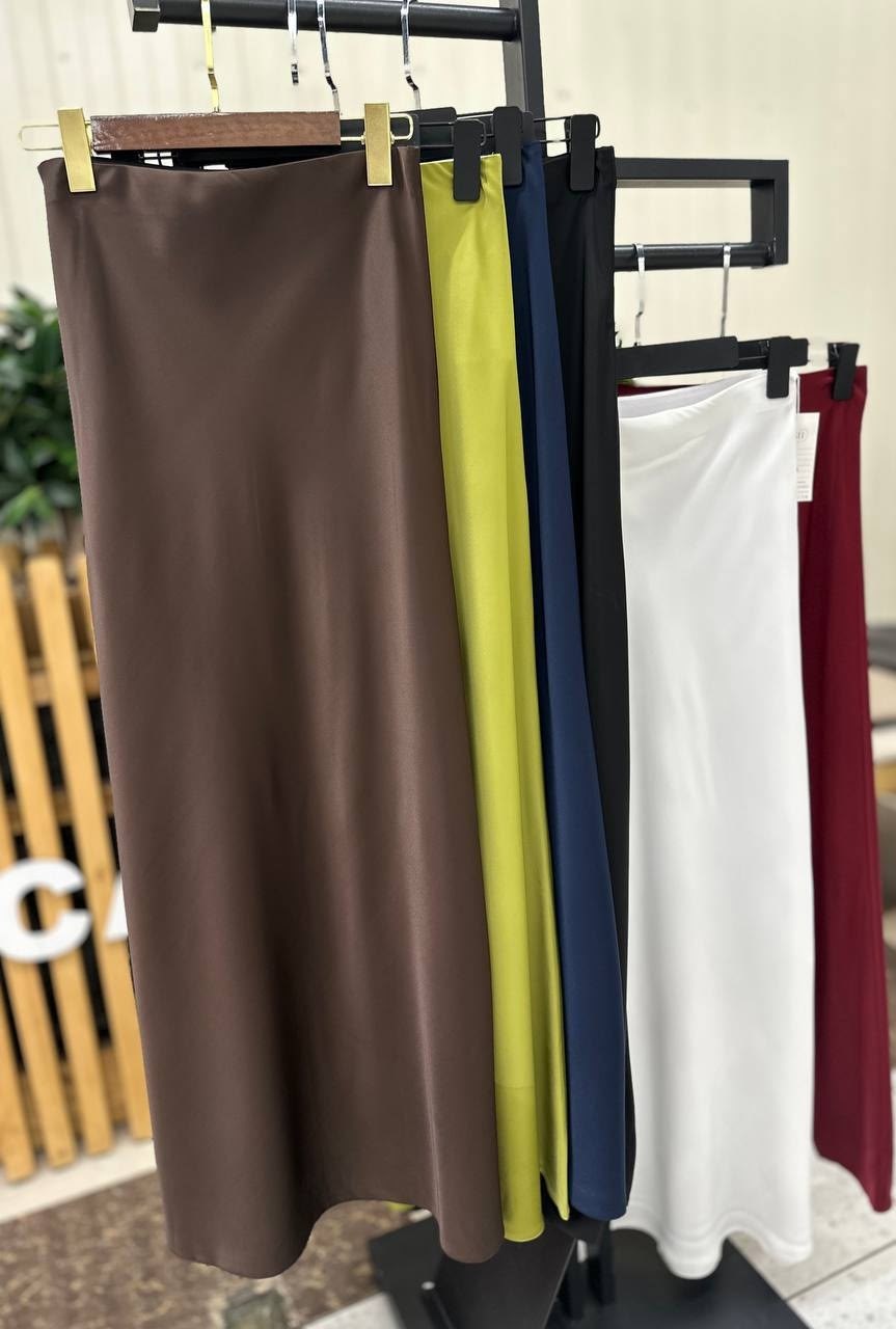 шелковая юбка,атласная юбка,шелковая юбка миди,кофта с юбкой,образы с атласной юбкой