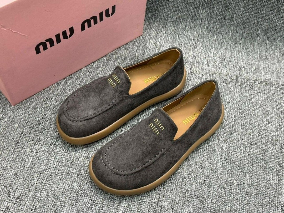 замшевые лоферы,лоферы miu miu,,лоферы из натуральной замши,лоферы miu miu на высокий подошве