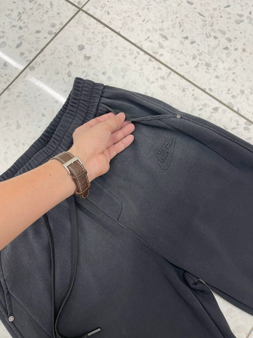 мужские спортивные брюки,серый свитшот,мужская мода,мужские свитшоты,брюки спортивные