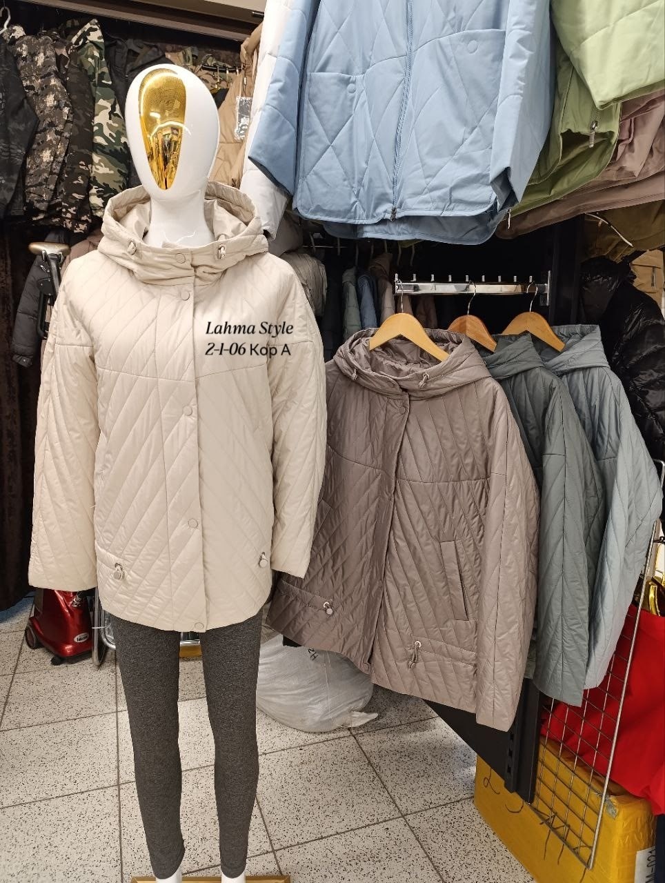 женская демисезонная куртка,демисезонная куртка,куртка женская,демисезонная стеганая куртка с капюшоном,куртка стеганая