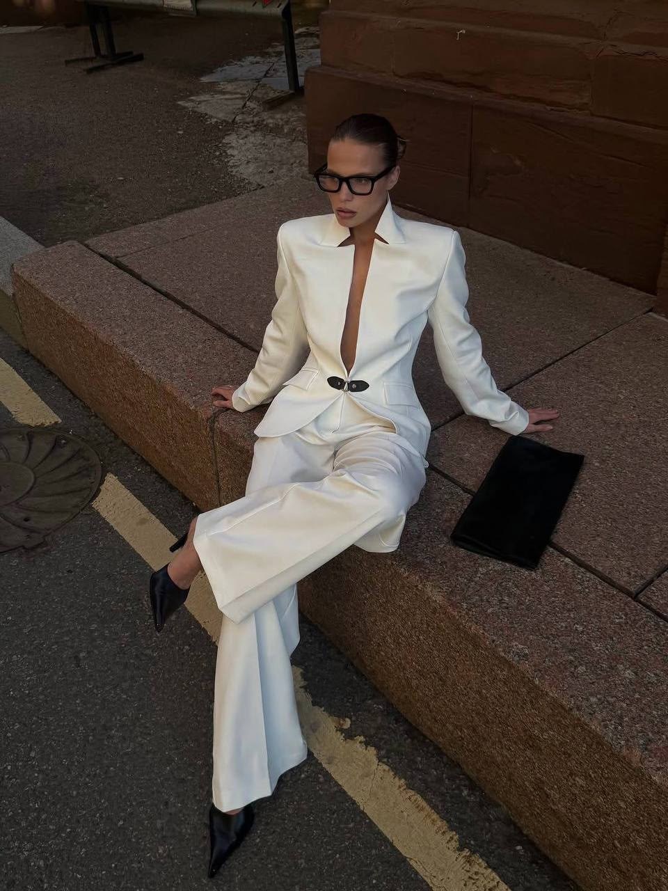 белый брючный костюм,брючный костюм женский,белый костюм,женский костюм