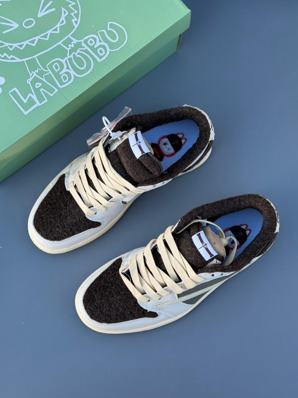 кроссовки nike air jordan 1 low x travis scott,nike air jordan 1 low travis scott,кроссовки travis scott x air jordan 1 low,nike air jordan 1 x travis scott,кроссовки air jordan 1 low og из коллаборац