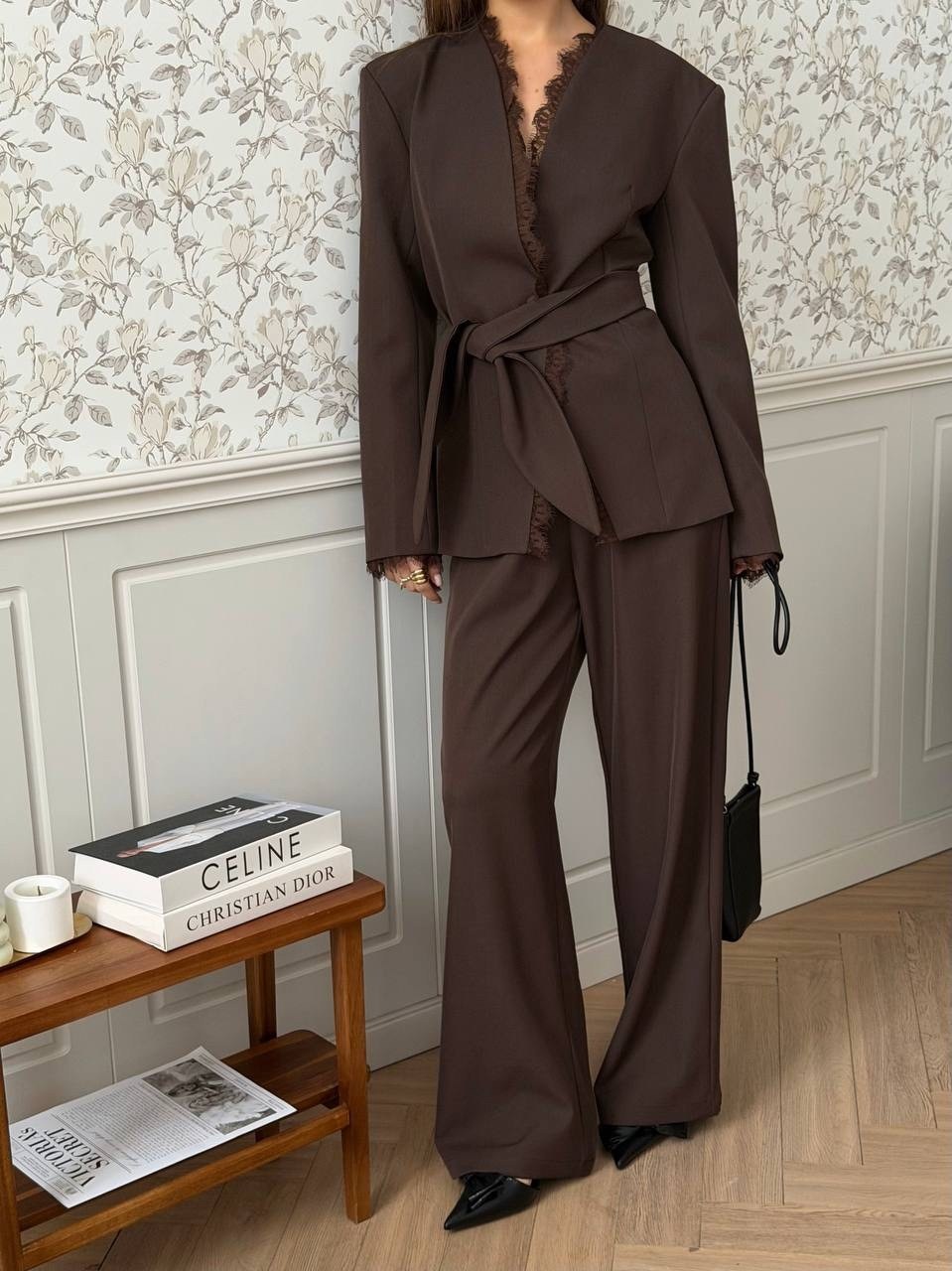 брючный костюм,брючный костюм amuar 1032 коричневый,женский брючный костюм,костюм коричневый,женский костюм