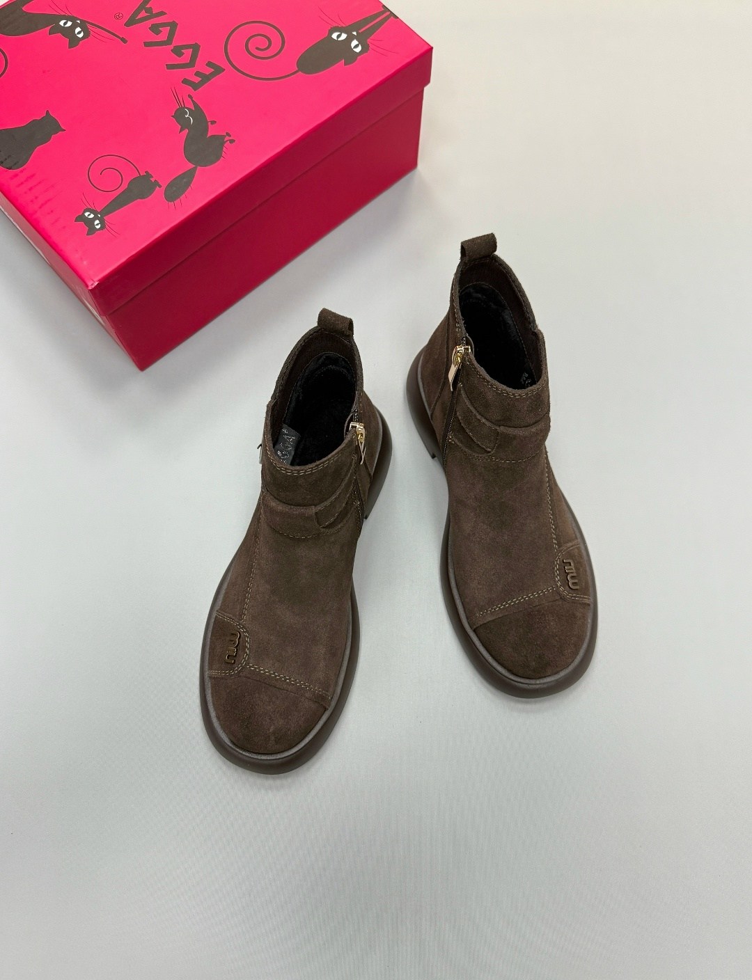 ботинки женские,,женская ,ботиночки,полусапоги луи виттон