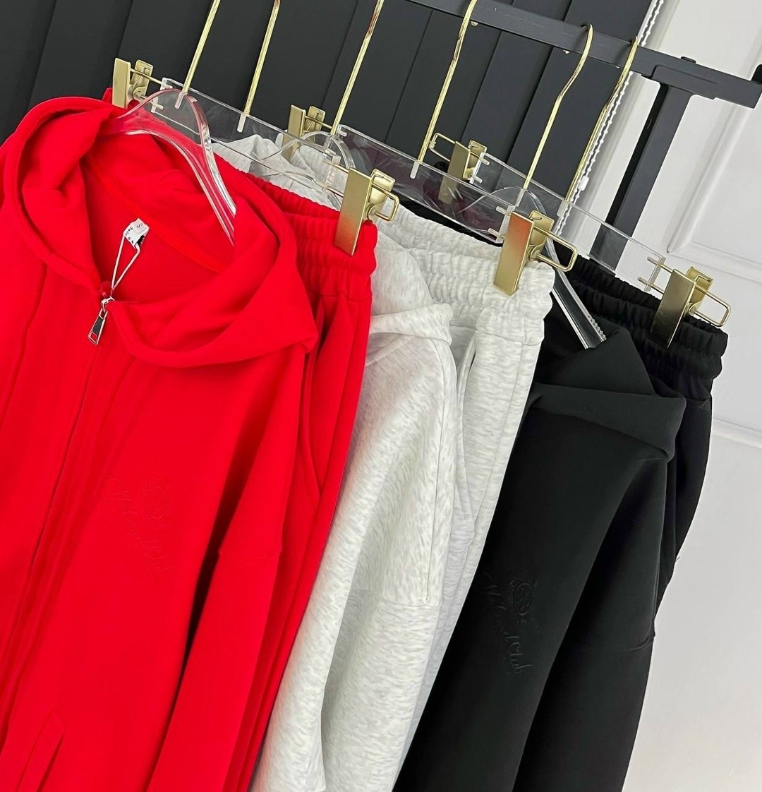 стильный спортивный костюм двойка miu miu,женский красный костюм miu miu,костюм спортивный женский,костюм женский,костюм на флисе
