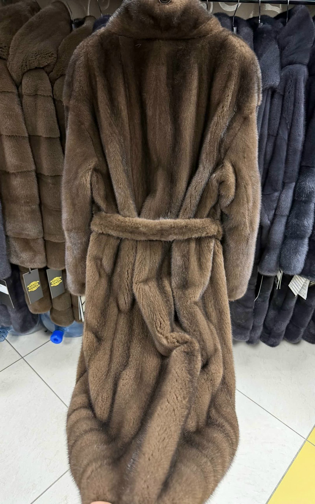 норковая шуба nafa натурального коричневого цвета,норковая шуба,шуба норка,шуба норковая длинная lorafur,норковая шуба халат