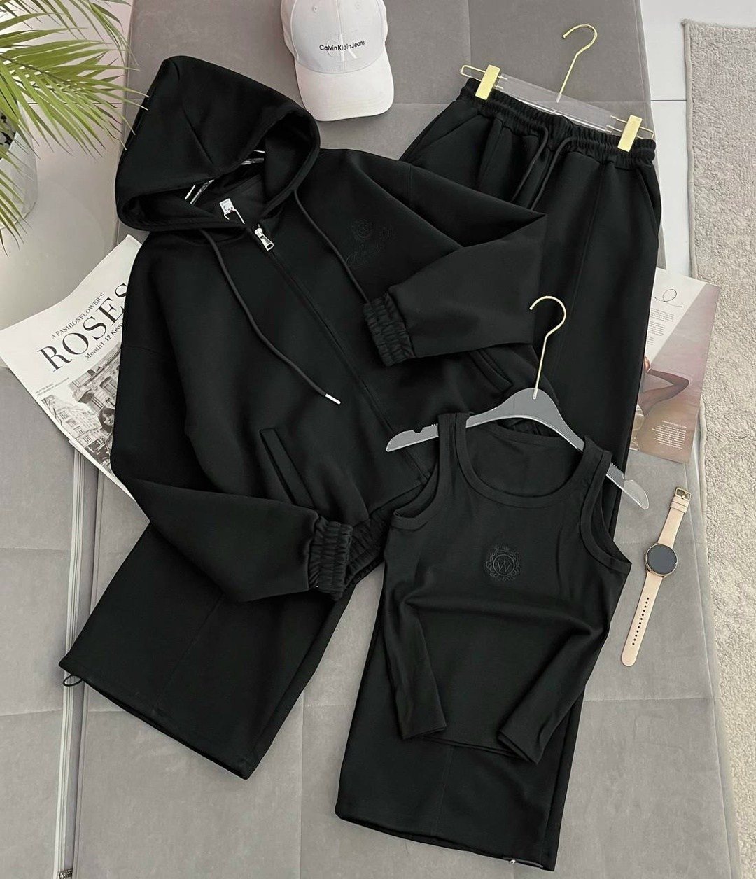 стильный спортивный костюм двойка miu miu,женский красный костюм miu miu,костюм спортивный женский,костюм женский,костюм на флисе