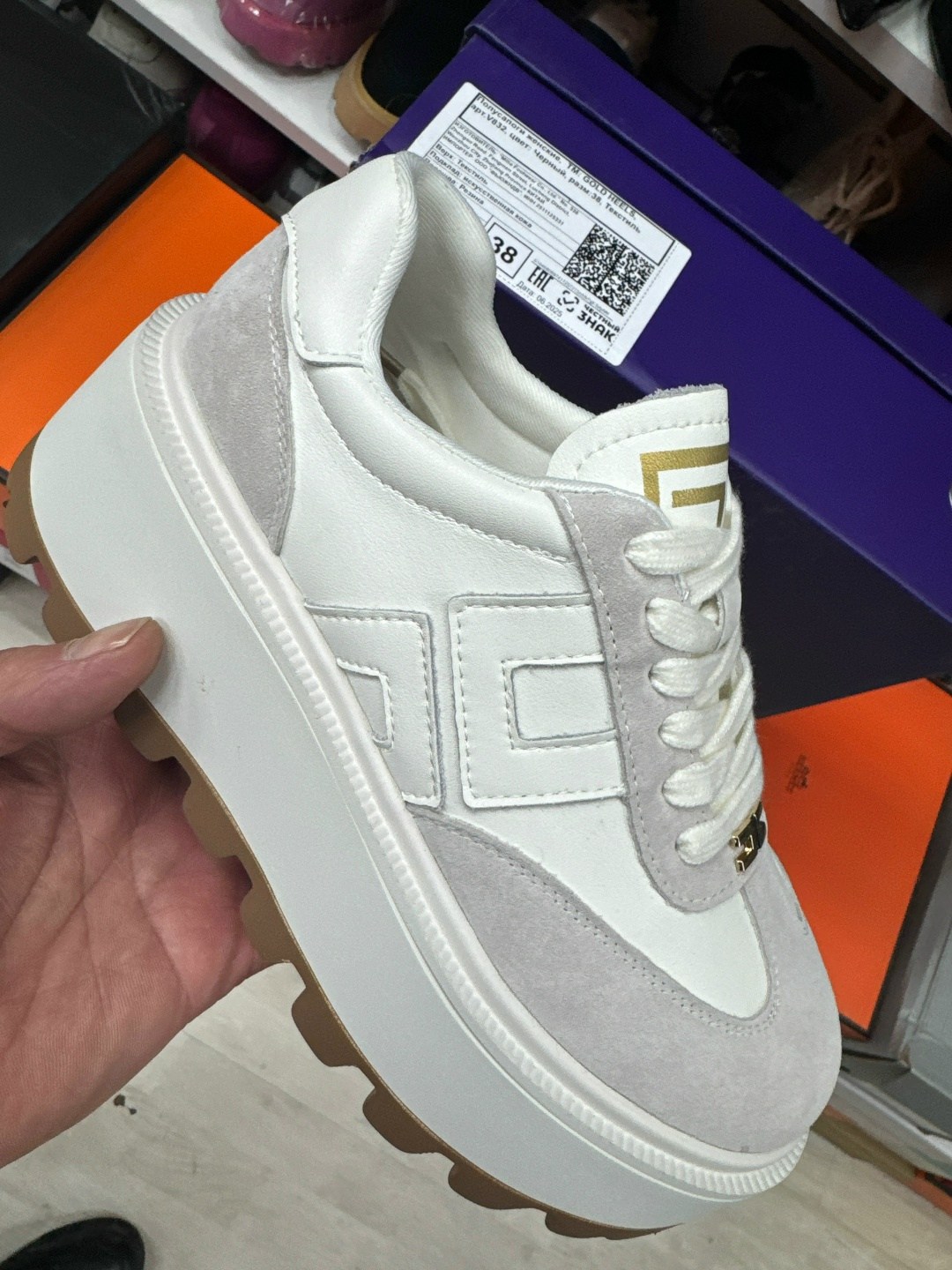 ,кроссовки fendi,кроссовки женскиe,кроссовки фенди,женская