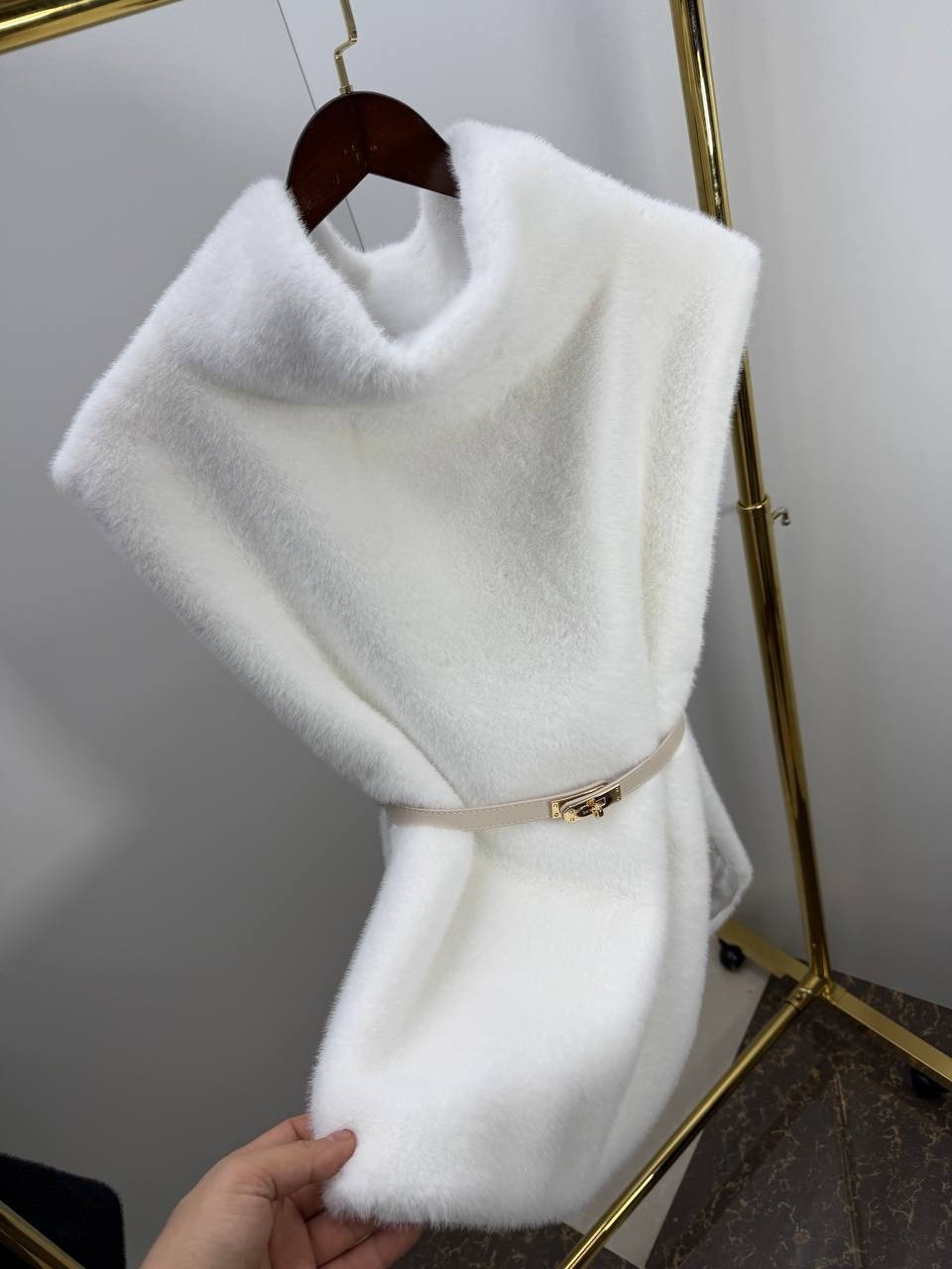манишка меховая из эко меха maree,меховая манишка,манишка из искусственной норки,белая меховая жилетка,манишка из эко меха норка
