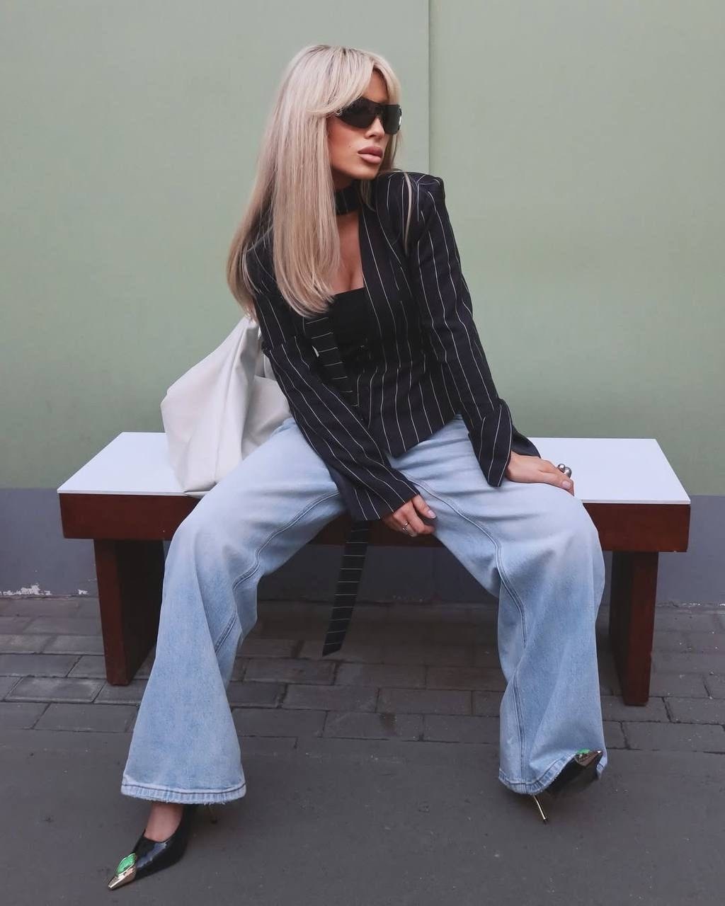 модные джинсы,брючный костюм женский,широкие джинсы,жакет стильный