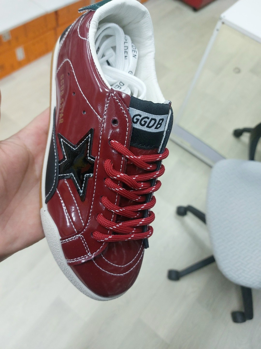 golden goose кеды baskets superstar с блестками серый,кеды зимние с натуральным мехом golden goose premium shoes,golden goose кроссовки,кеды golden goose superstar,кеды golden goose