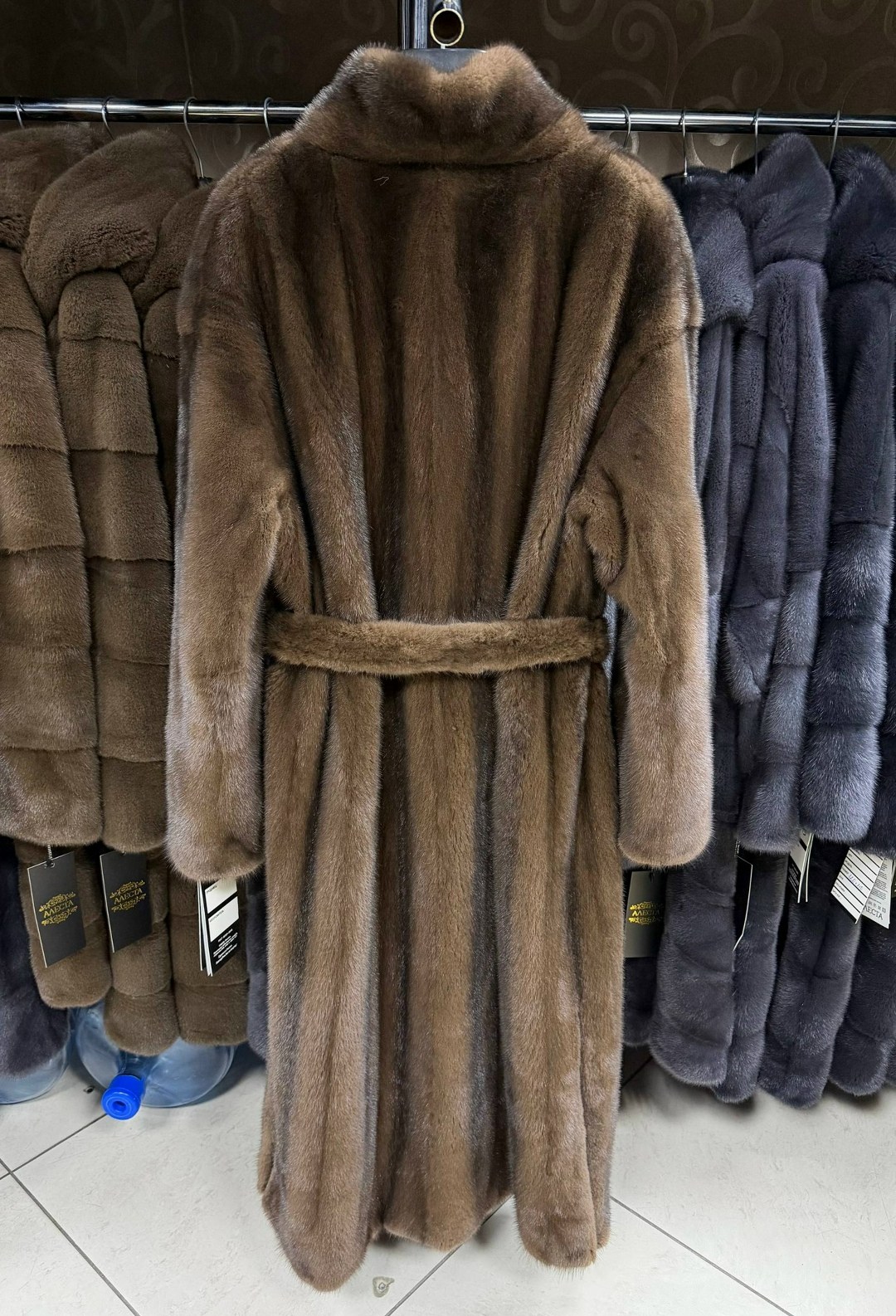 норковая шуба nafa натурального коричневого цвета,норковая шуба,шуба норка,шуба норковая длинная lorafur,норковая шуба халат