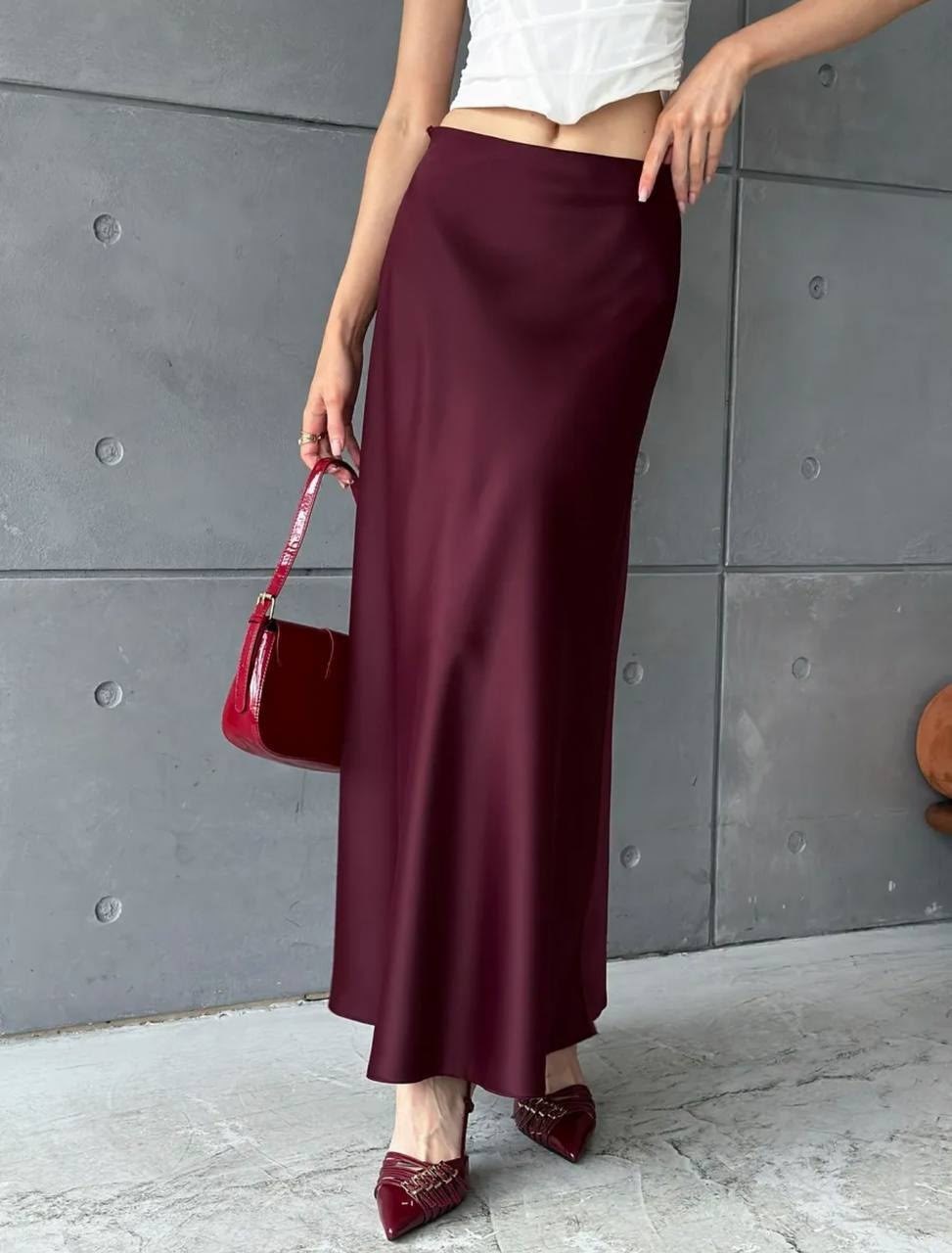 шелковая юбка,атласная юбка,шелковая юбка миди,кофта с юбкой,образы с атласной юбкой