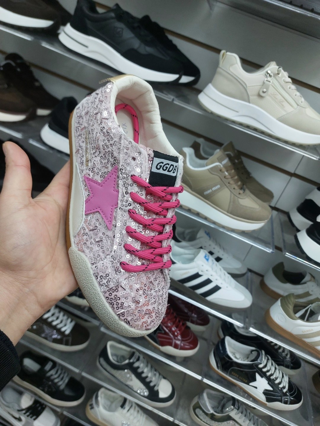 golden goose кеды baskets superstar с блестками серый,кеды зимние с натуральным мехом golden goose premium shoes,golden goose кроссовки,кеды golden goose superstar,кеды golden goose