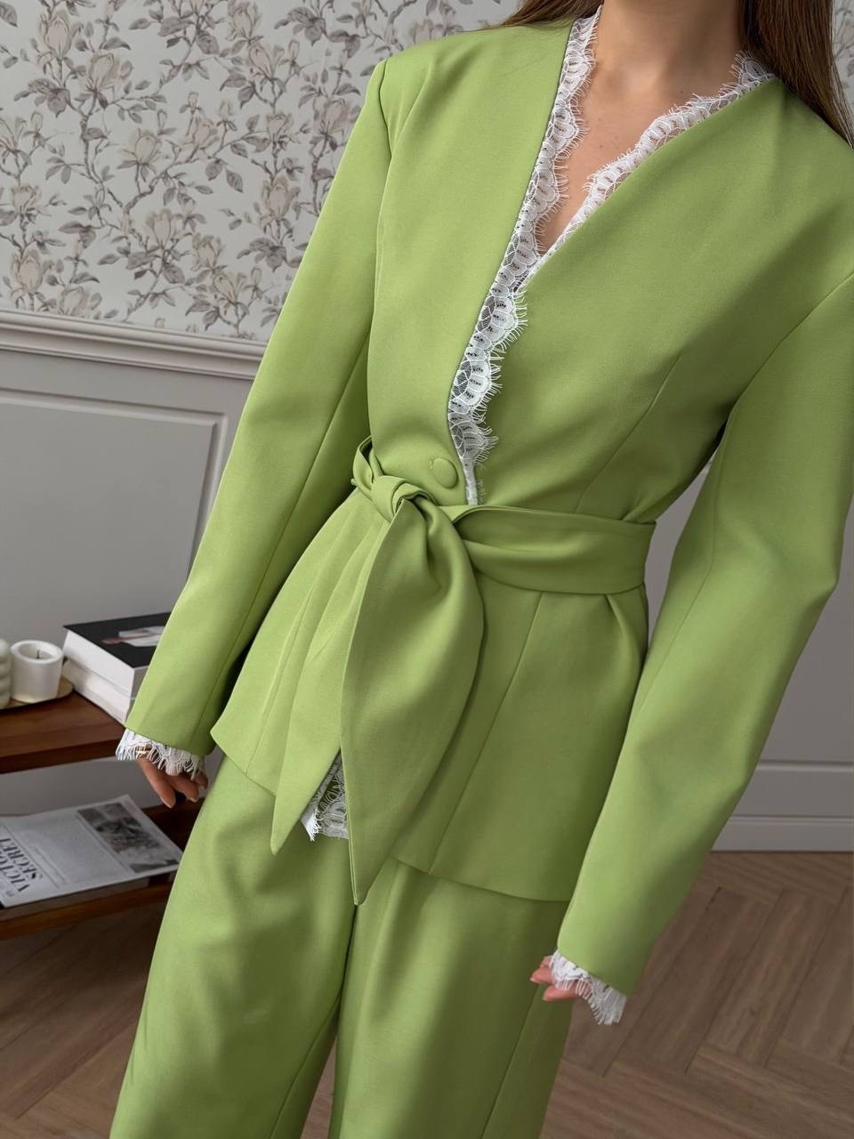 элегантный костюм,костюм женский брючный,зеленый брючный костюм женский,женские костюмы,вечерние брючные костюмы