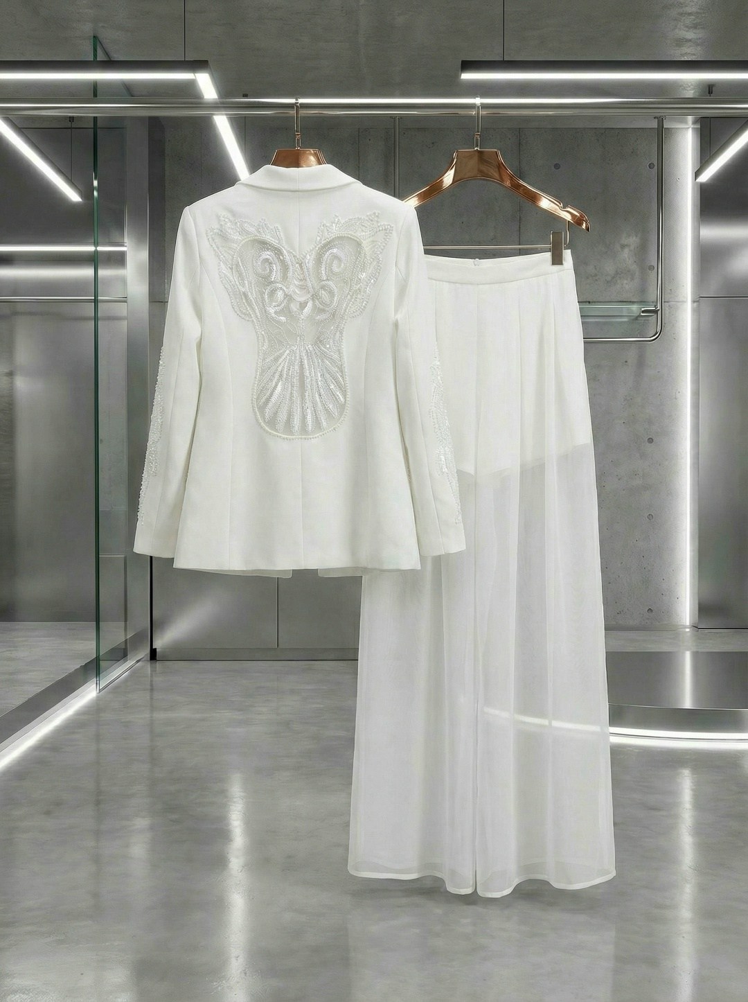 брючный костюм на свадьбу женский,женский белый брючный костюм на свадьбу,брючный свадебный костюм для невесты,невеста в брючном костюме,белый брючный костюм