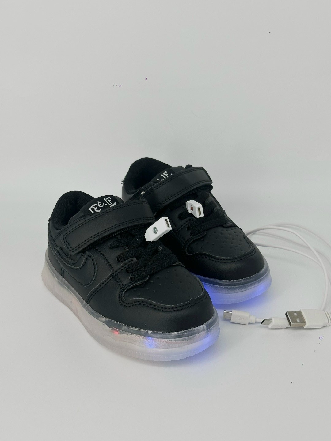 кроссовки со светящейся подошвой,детские кроссовки со светодиодной подсветкой,светодиодные кроссовки,светящиеся кроссовки,кроссовки с подсветкой