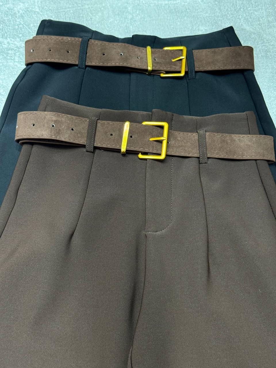 брюки клеш,модные брюки,брюки прямые,кожаная куртка