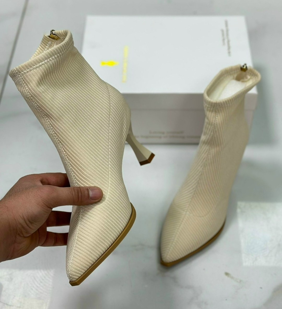 ,женские ботильоны,стильные ботильоны,бежевые лаковые ботильоны,ботильоны модные