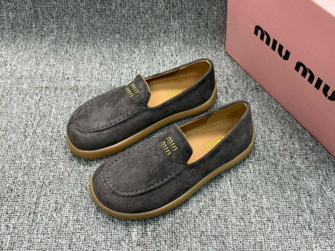 замшевые лоферы,лоферы miu miu,,лоферы из натуральной замши,лоферы miu miu на высокий подошве