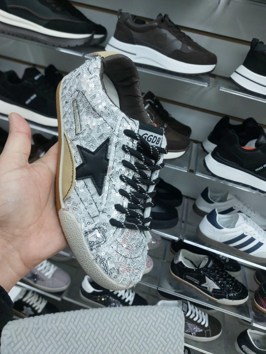 golden goose кеды baskets superstar с блестками серый,кеды зимние с натуральным мехом golden goose premium shoes,golden goose кроссовки,кеды golden goose superstar,кеды golden goose