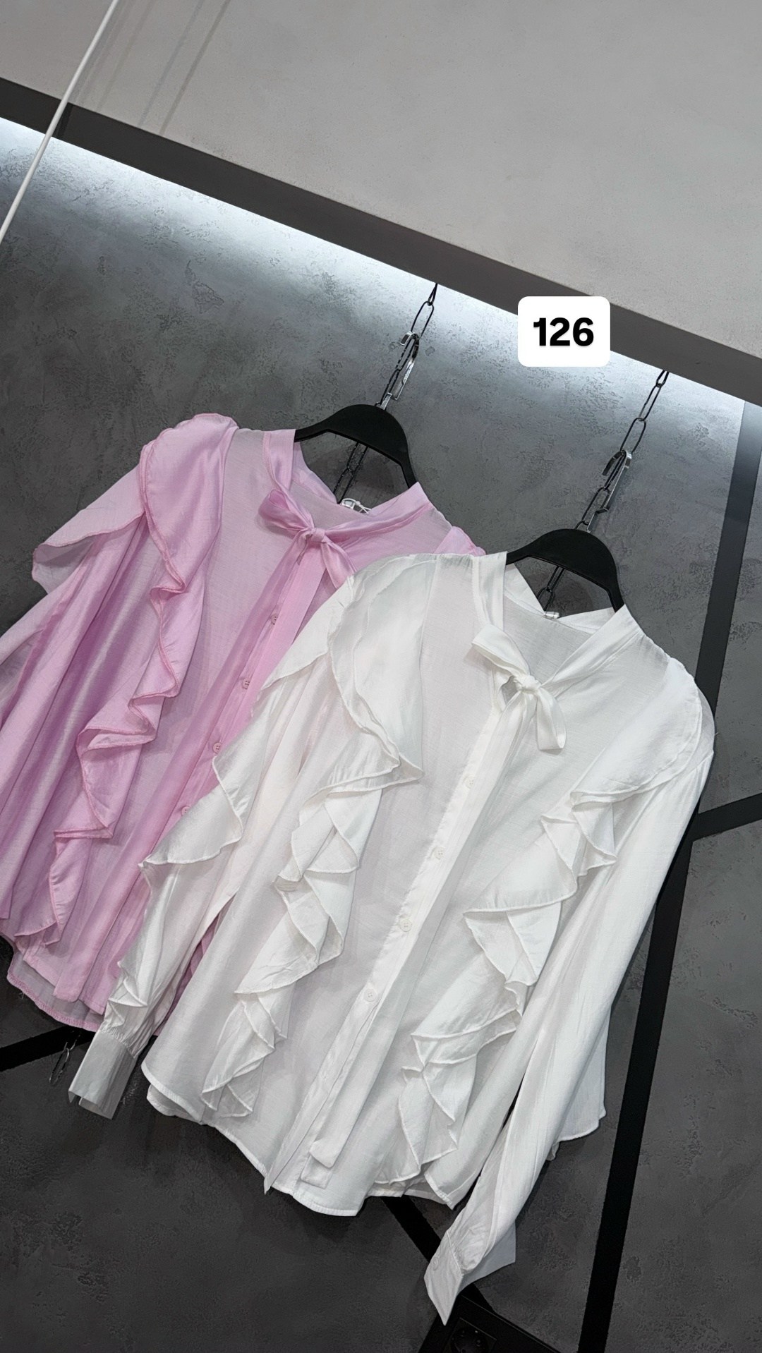 блузка с оборками,блузка стильная,блузка хаки с воланом,блуза повседневная,блузка с рюшами