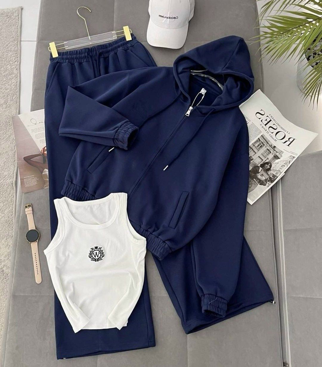 стильный спортивный костюм двойка miu miu,женский красный костюм miu miu,костюм женский,костюм повседневный,костюм спортивный женский