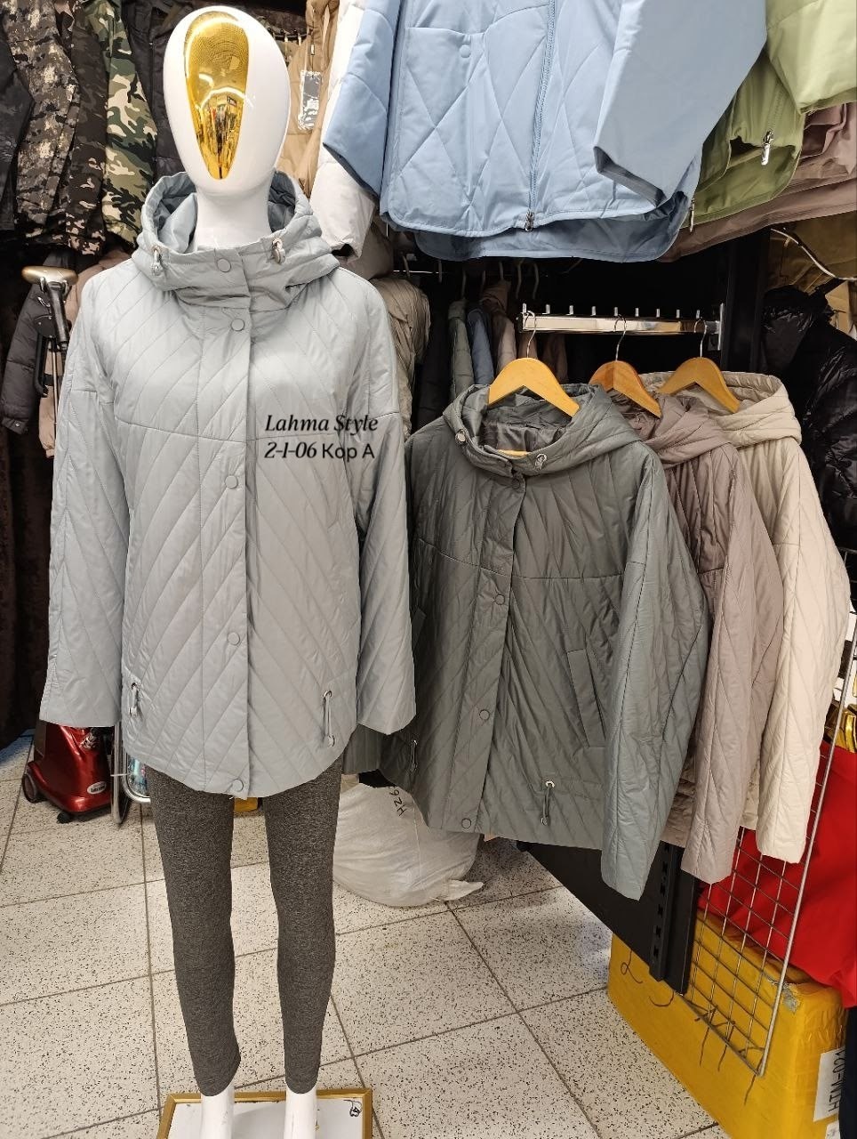 женская демисезонная куртка,демисезонная куртка,куртка женская,демисезонная стеганая куртка с капюшоном,куртка стеганая