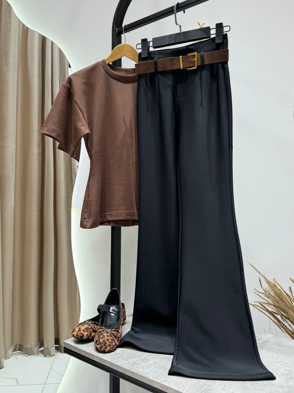 брюки клеш,модные брюки,брюки прямые,кожаная куртка